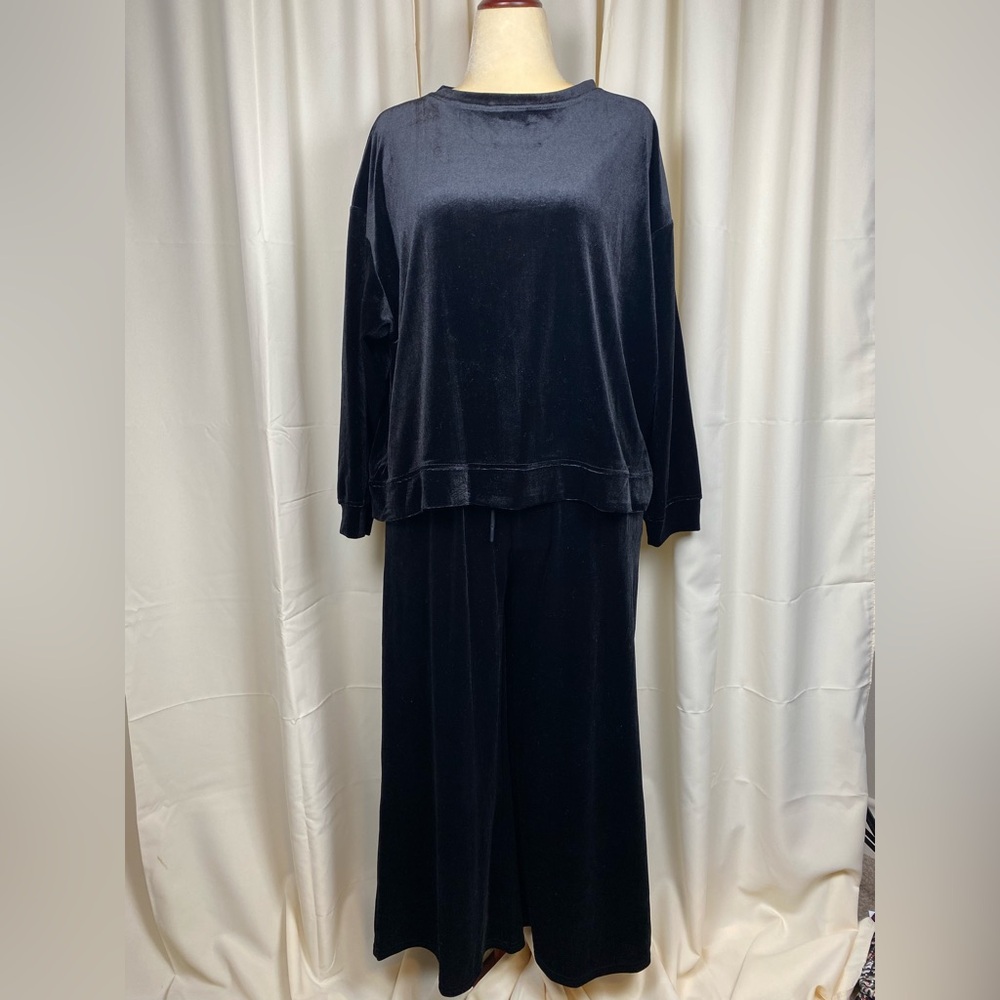 NWT! Black Velvet 2 Piece Set